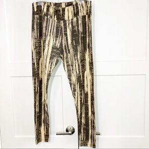LuLaRoe Leggings Camo Print Tall & Curvy Fit
